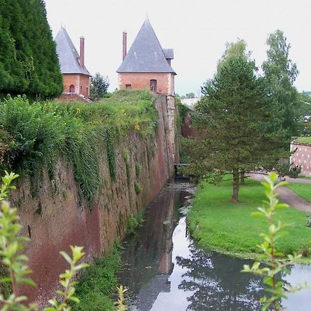 Aparthotel Les Insolites du Brochet à Péronne Extérieur photo